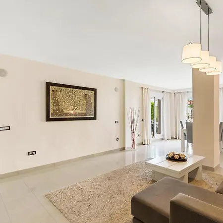 2 Bedroom Awesome In Apartment