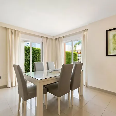 2 Bedroom Awesome In Apartment *
