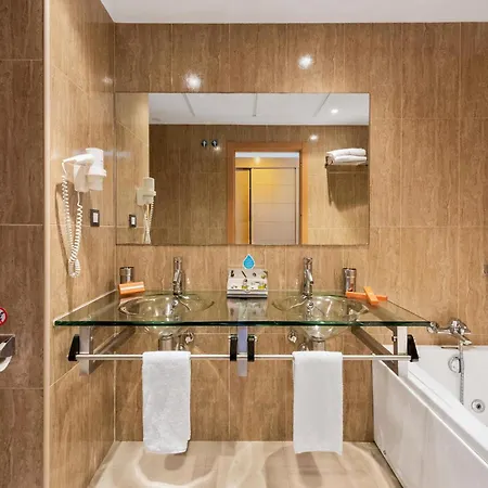 2 Bedroom Awesome In Apartment
